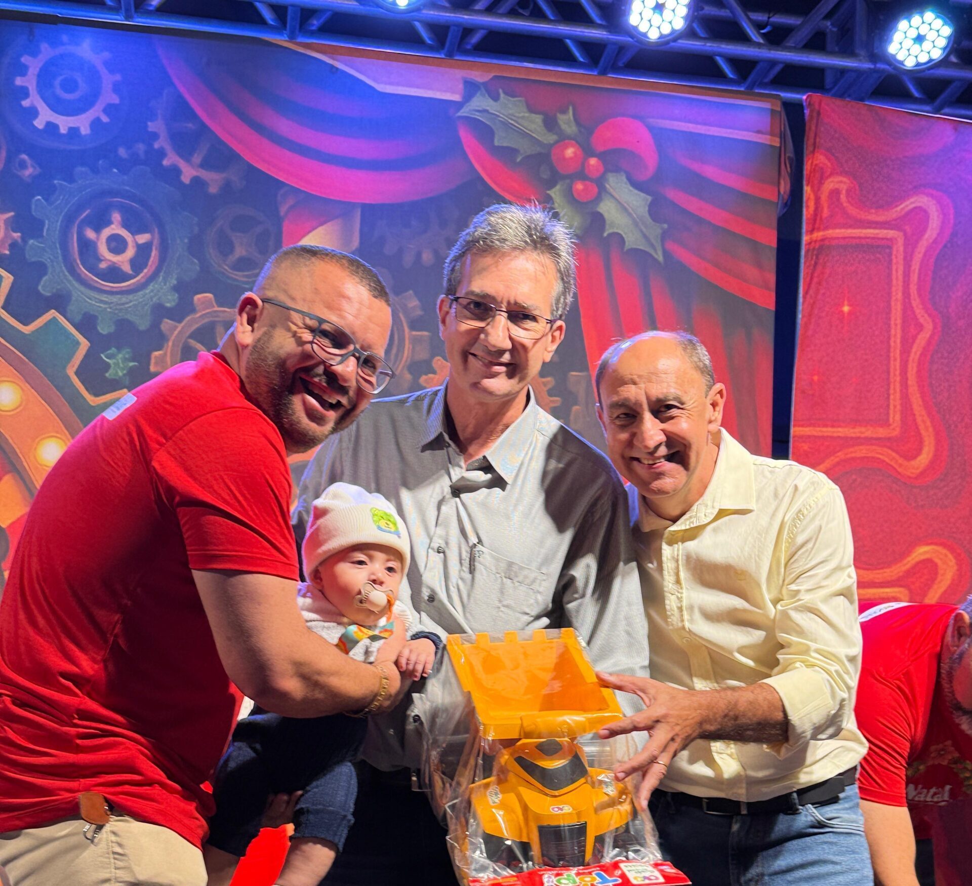 🎄 Natal Iluminado 2025 encanta a população de Itauçu